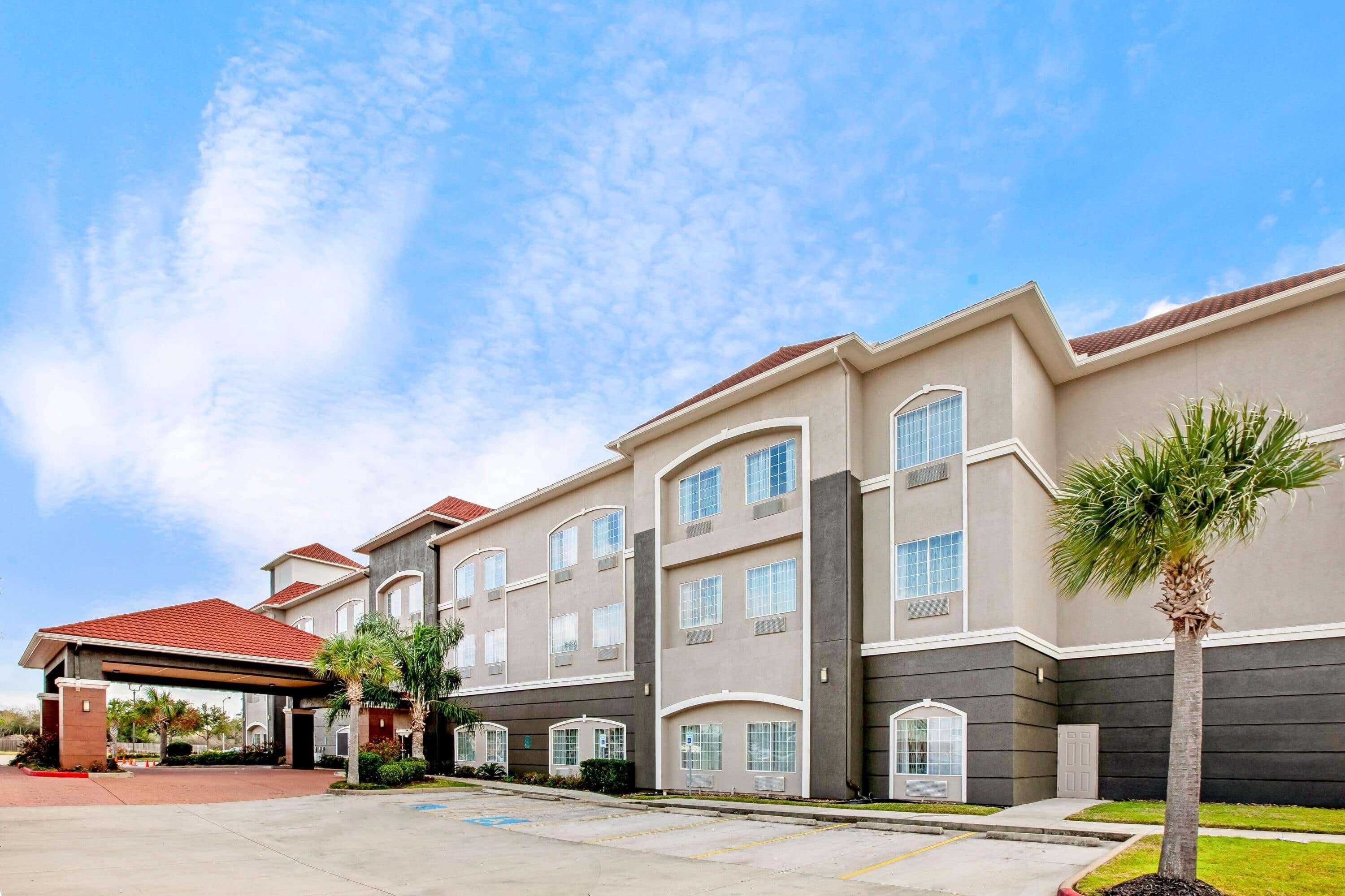 La Quinta By Wyndham Deer Park Hotel Exterior photo