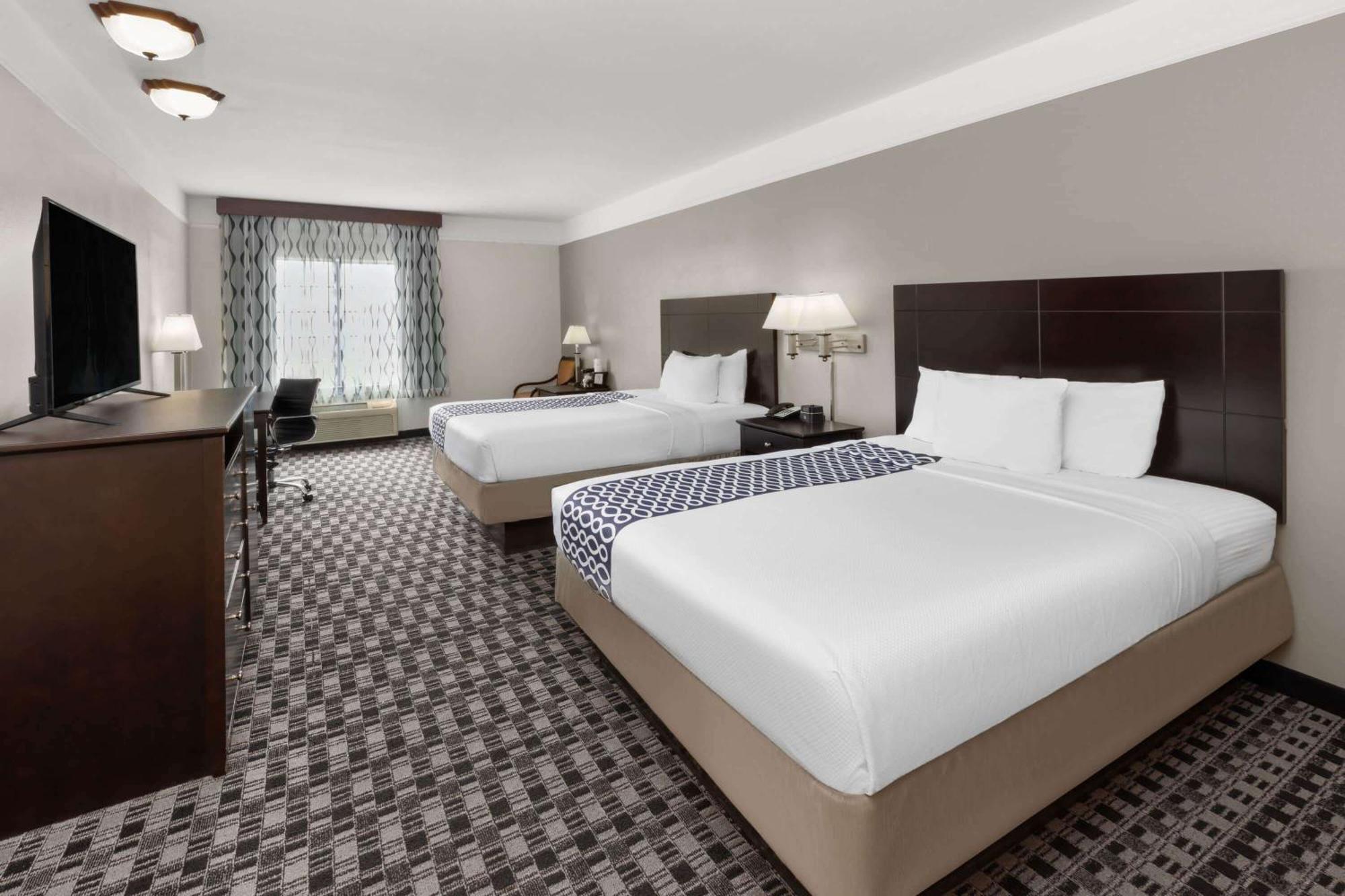 La Quinta By Wyndham Deer Park Hotel Exterior photo